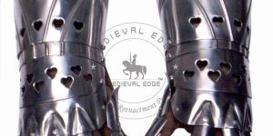 ARMOUR-ACCESSORIES Knight Gauntlet Deluxe