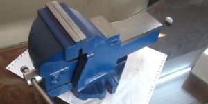 RECORD TYPE BENCH VISE