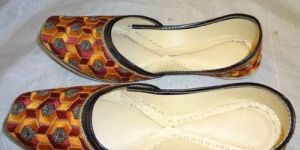 Ladies Punjabi Juttis