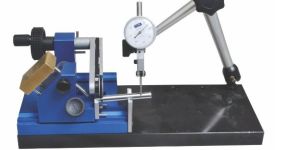 RUNOUT CHECKING GAUGE