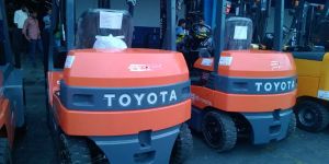 Battery Forklift Rental Service