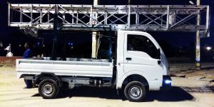 Vehicle Mounted Aluminium tiltable tower ladder.
