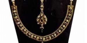 Ad Necklace Set